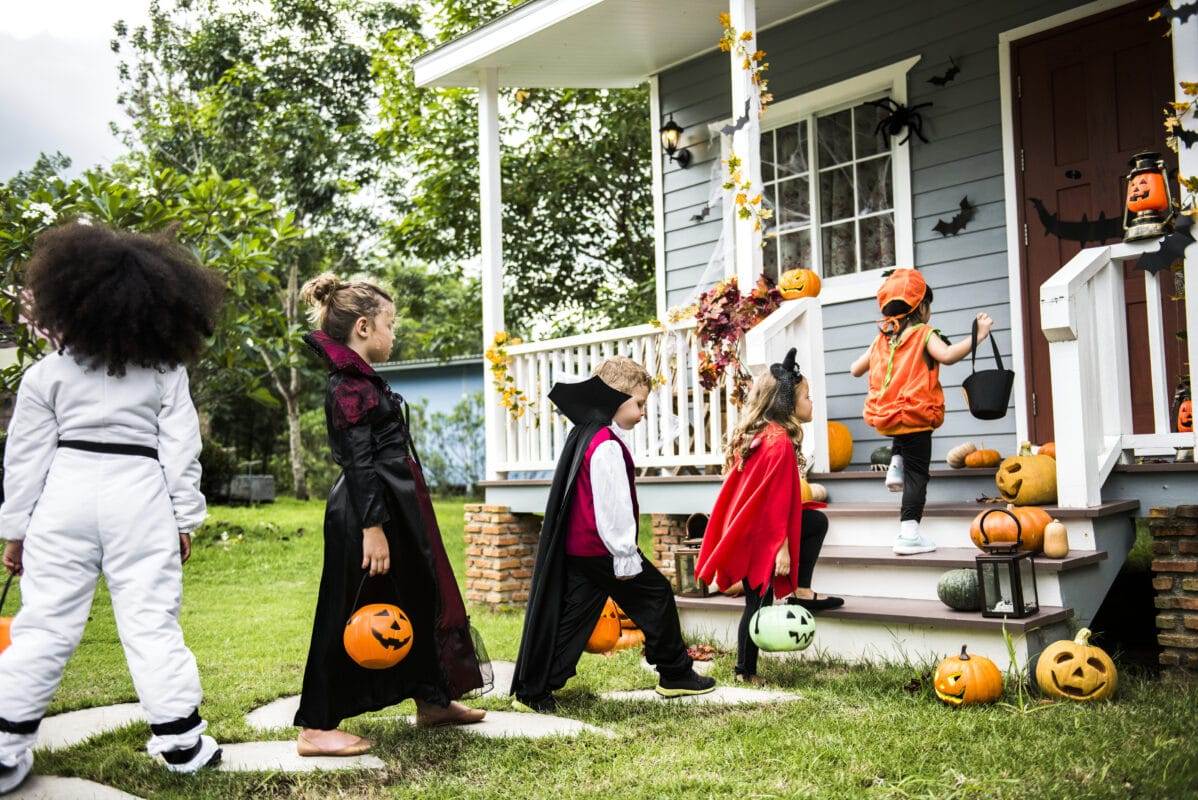 kids trick-or-treating