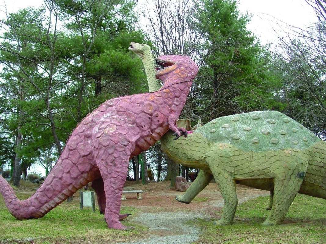 Dinosaur statues fighting at Dinosaur land